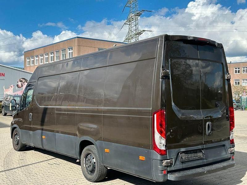 Gebraucht Iveco Daily 145 PS (106 kW) 2016 Braun Van / Kleinbus