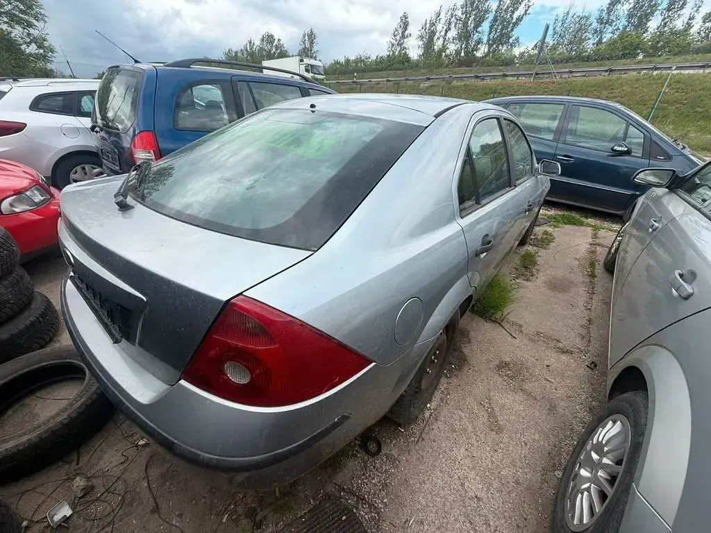 Używany Ford Mondeo 140 KM (102 kW) 2003 Żółty Sedan/Limuzyna