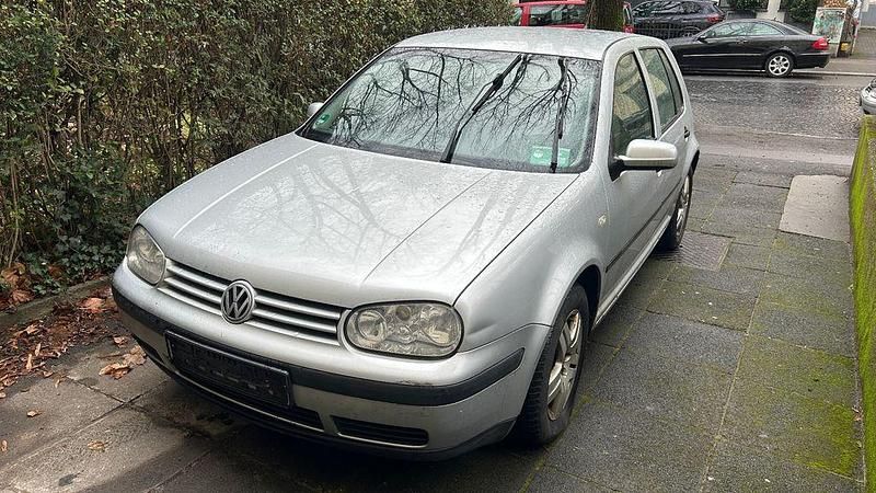 Silber Gebraucht 2002 VW Golf Basis Limousine | 995 € (Superpreis) - Bild 1/4