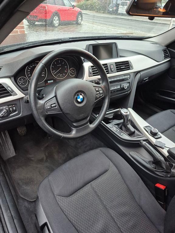 Gebraucht BMW 320 184 PS (135 kW) 2013 Schwarz Kombi