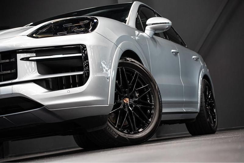 Gebraucht Porsche Cayenne Coupe Sport 305 PS (224 kW) 2025 Silber Coupé