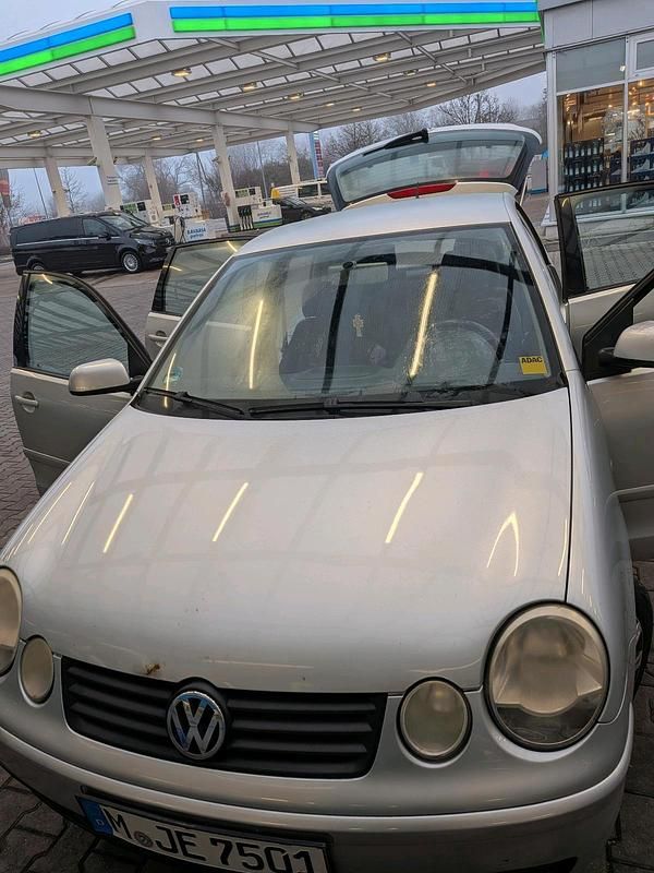 Grau Gebraucht 2004 VW Polo Limousine | 800 € (Superpreis) - Bild 1/4