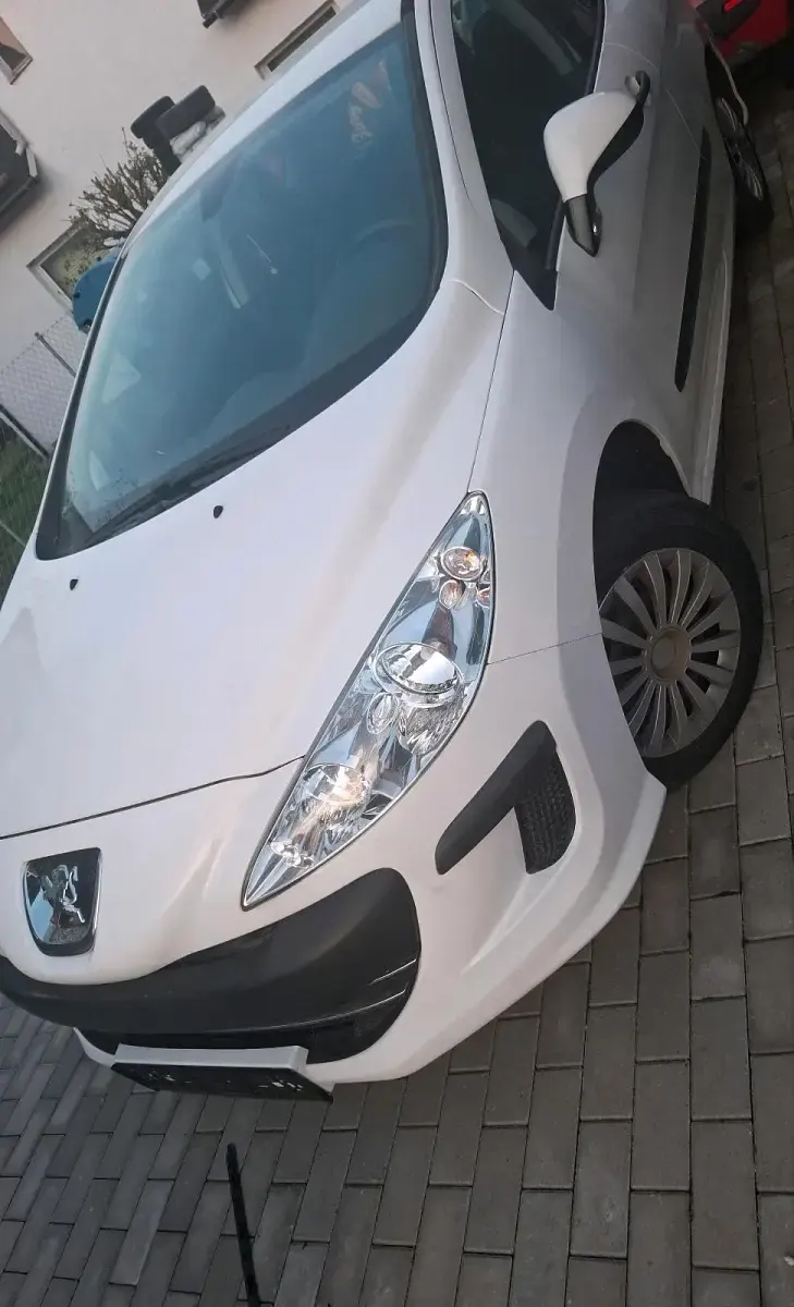Gebraucht Peugeot 308 95 PS (69 kW) 2010 Weiß Kleinwagen