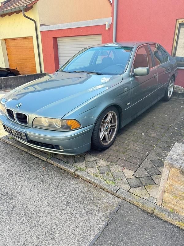 Andere farben Gebraucht 2001 BMW 530 Limousine | 5.000 € (Superpreis) - Bild 1/4