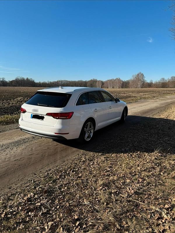 Gebraucht Audi A4 S-Line 150 PS (110 kW) 2016 Weiß Kombi