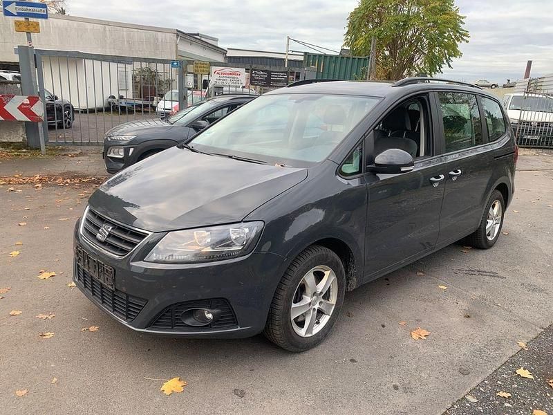 Grau Gebraucht 2017 Seat Alhambra Reference Van / Kleinbus | 9.999 € (Fairer Preis) - Bild 1/4