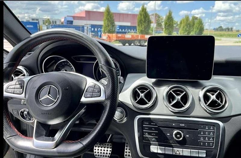 Gebraucht Mercedes GLA250 AMG line 211 PS (155 kW) 2020 Grau SUV