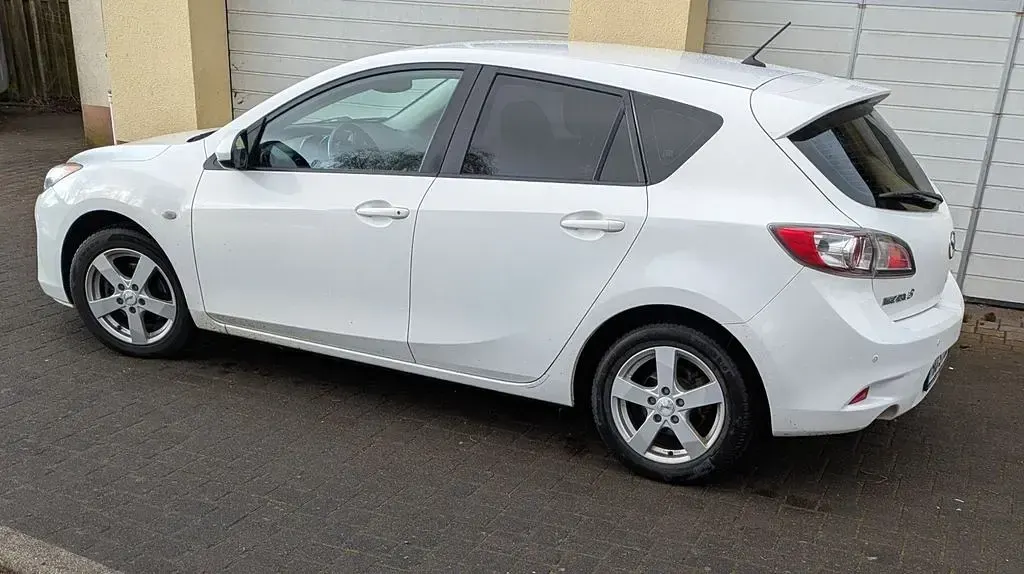 Gebraucht Mazda 3 Edition 105 PS (77 kW) 2012 Weiß Limousine