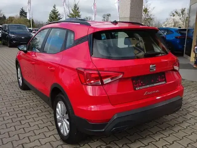 Używany Seat Arona Reference 95 KM (69 kW) 2023 Czerwony SUV