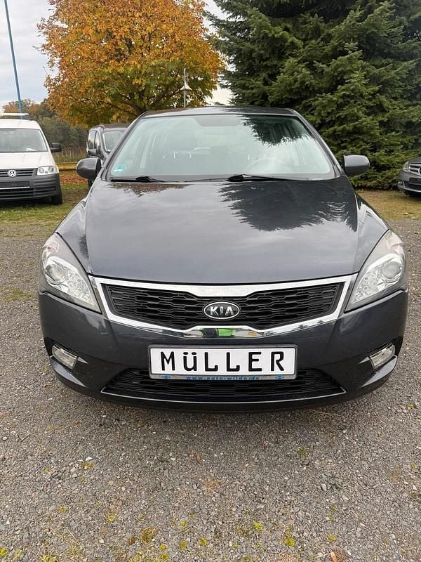Schwarz Gebraucht 2010 Kia Ceed 2 Limousine | 2.499 € (Guter Preis) - Bild 1/3