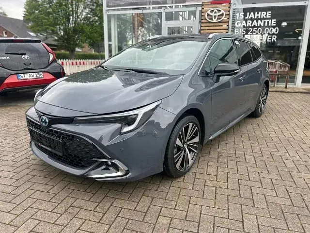 Neu Toyota Corolla Hybrid 179 PS (131 kW) 2026 Grau Kombi