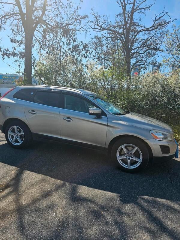 Braun Gebraucht 2011 Volvo XC60 SUV | 7.000 € - Bild 1/4