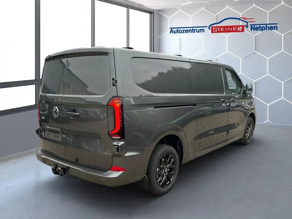 Neu VW T7 150 PS (110 kW) 2026 Grau Van