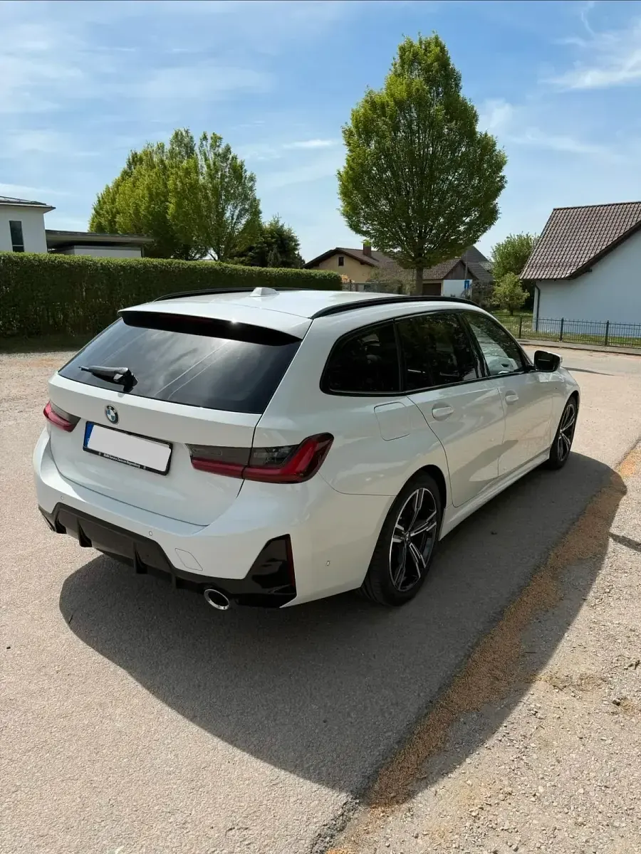 Gebraucht BMW 320 M Sport 190 PS (139 kW) 2024 Weiß Kombi