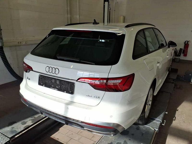 Gebraucht Audi A4 S-Line 163 PS (119 kW) 2022 Ibisweiß Kombi