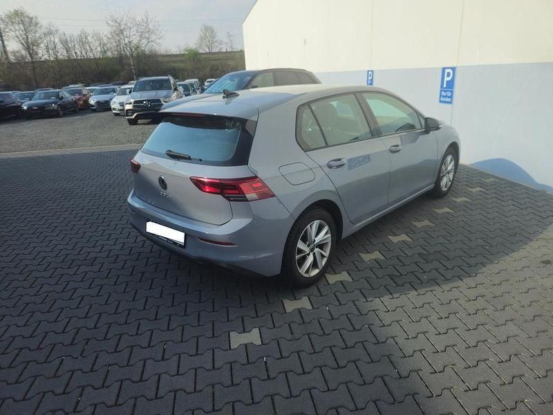 Gebraucht VW Golf VIII 131 PS (96 kW) 2021 Grau Limousine