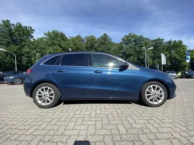 Gebraucht Mercedes B200 163 PS (119 kW) 2020 Denimblau metallic Kleinwagen