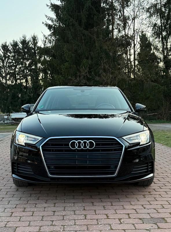 Gebraucht Audi A3 116 PS (85 kW) 2019 Schwarz Limousine