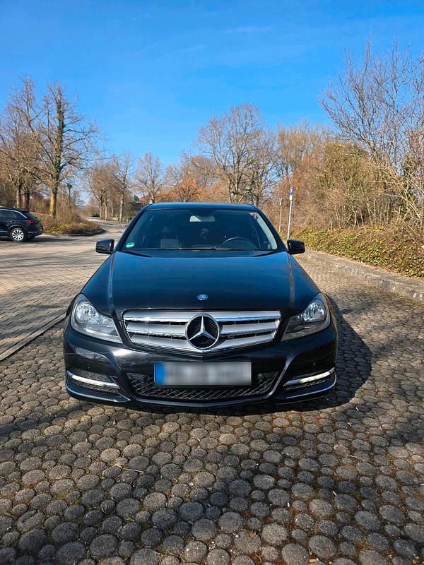 Gebraucht Mercedes C180 120 PS (88 kW) 2012 Schwarz Limousine