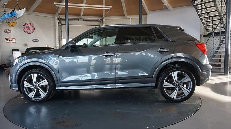 Gebraucht Audi Q2 S-Line 110 PS (80 kW) 2023 Grau SUV