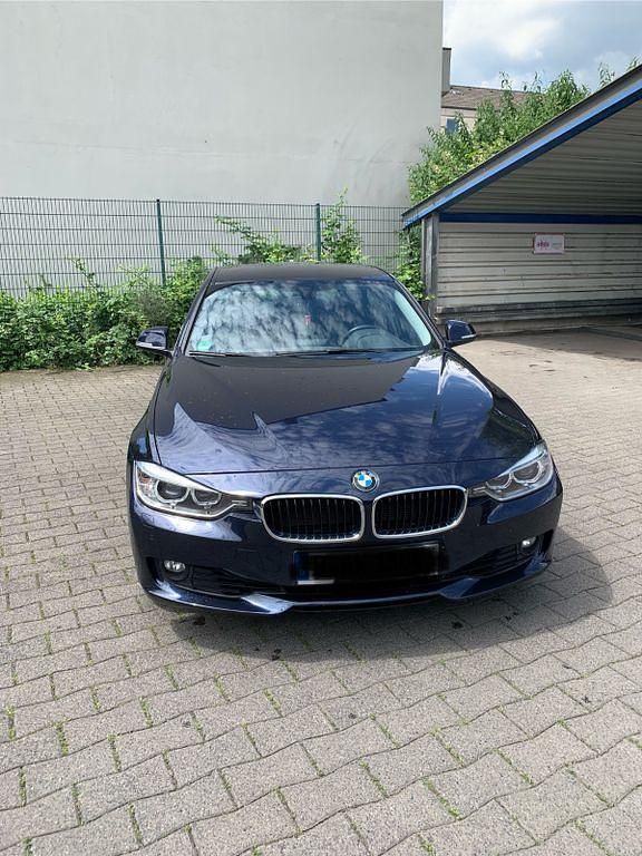 Blau Gebraucht 2014 BMW 320 Limousine | 9.000 € (Superpreis) - Bild 1/4