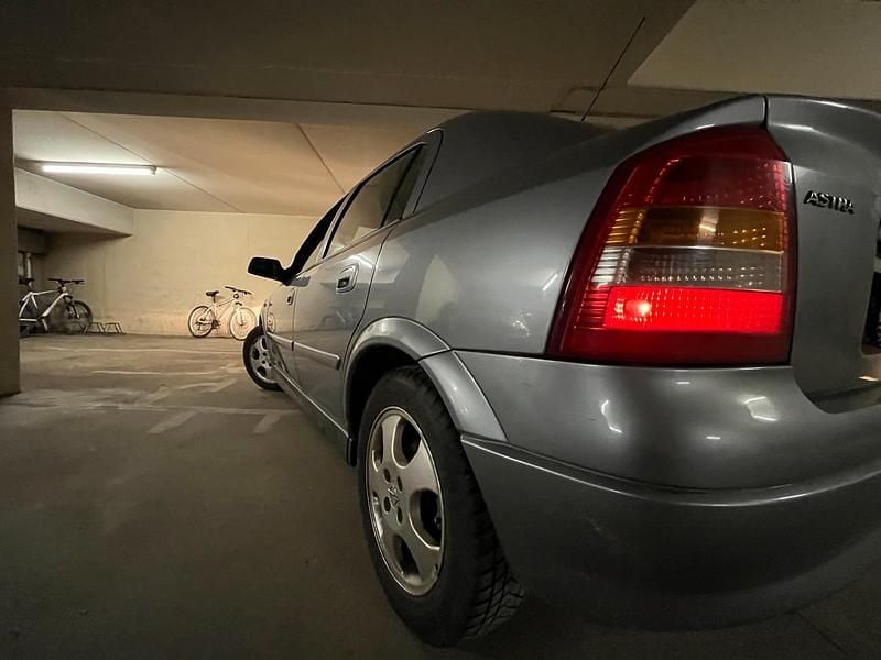 Usata Opel Astra 101 CV (74 kW) 2003 Argento Berlina