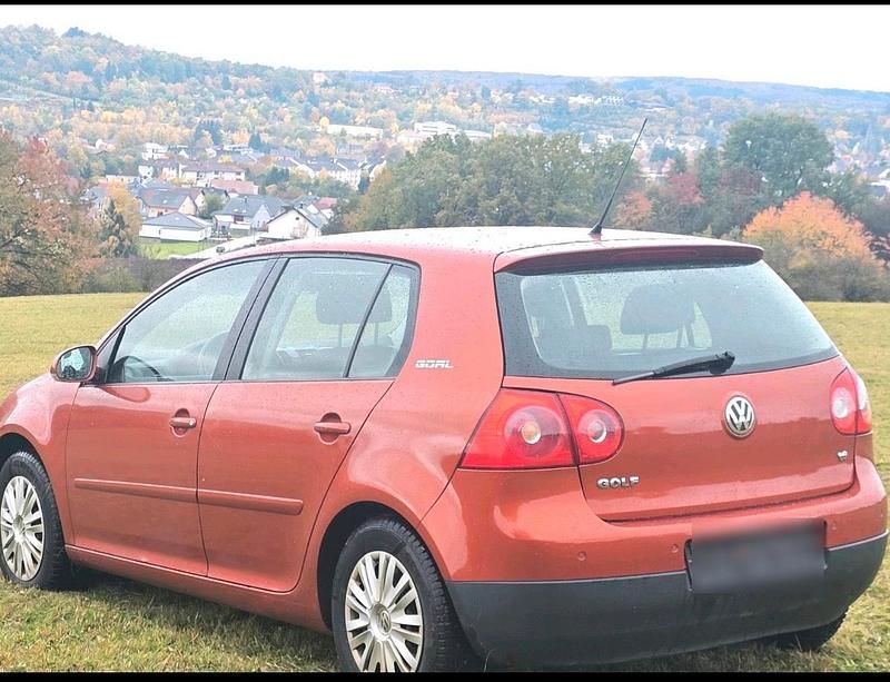 Gebraucht VW Golf 105 PS (77 kW) 2006 Orange Limousine