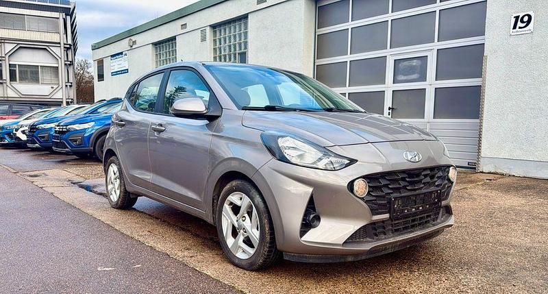 Grau Gebraucht 2021 Hyundai i10 Kleinwagen | 12.100 € (Guter Preis) - Bild 1/4