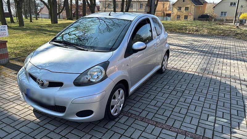 Gebraucht Toyota Aygo 75 PS (55 kW) 2011 Kleinwagen