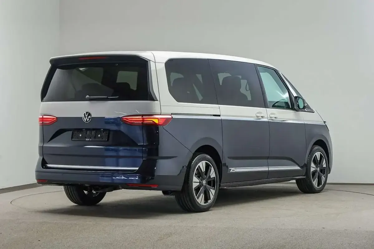 Neu VW Multivan Life 150 PS (110 kW) 2026 Candyweiß/ starlight blue met Van / Kleinbus