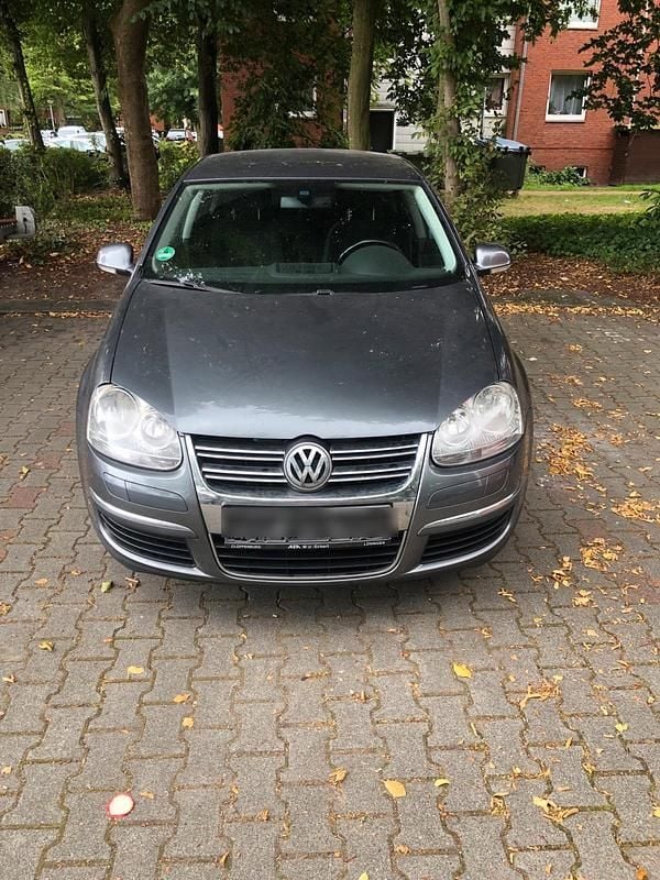 Grau Gebraucht 2009 VW Jetta Limousine | 3.999 € (Guter Preis) - Bild 1/4
