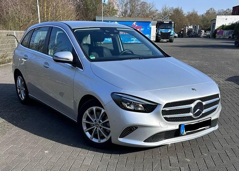 Gebraucht Mercedes B220 Progressive 190 PS (139 kW) 2022 Silber Van / Kleinbus