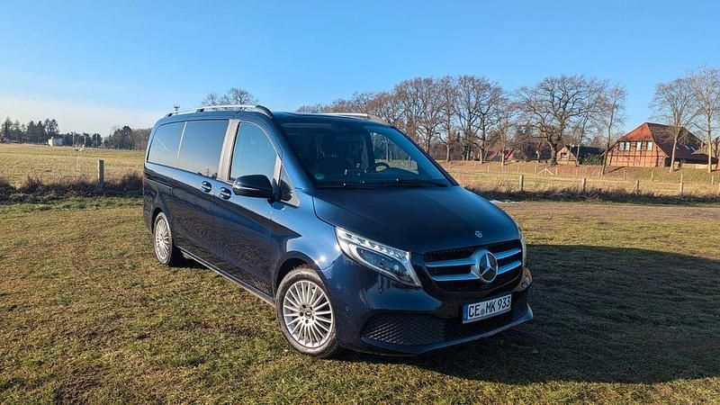 Gebraucht Mercedes V250 Avantgarde 190 PS (139 kW) 2019 Blau Van / Kleinbus
