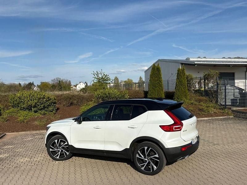 Second-hand Volvo XC40 R-Design 190 CP (139 kW) 2019 Alb SUV