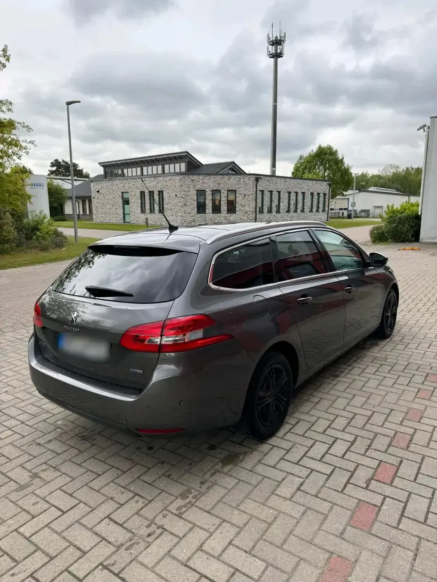 Gebraucht Peugeot 308 131 PS (96 kW) 2016 Grau Kombi