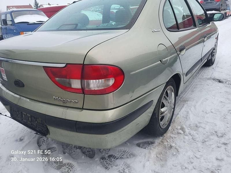 Gebraucht Renault Mégane 107 PS (78 kW) 2001 Gold Limousine