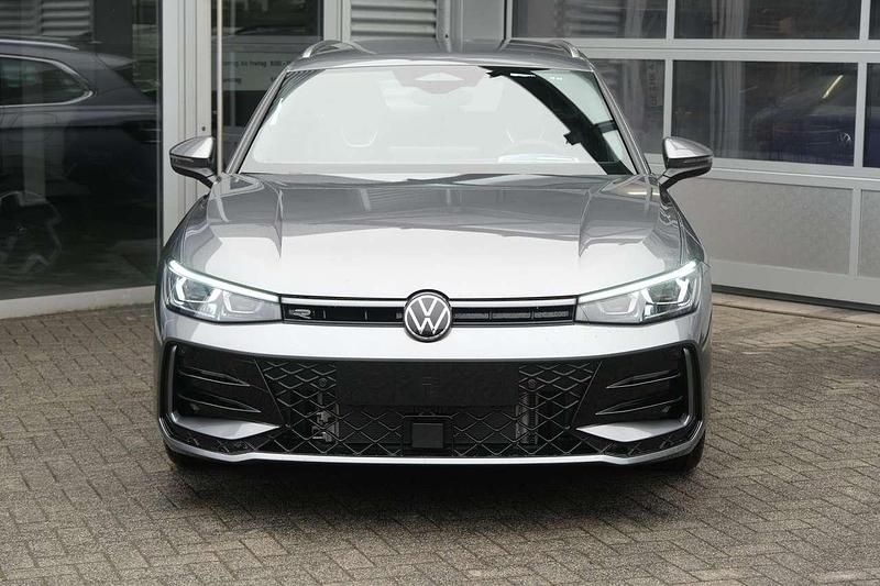 Nowe VW Passat Pro 193 KM (141 kW) 2026 Szary Kombi