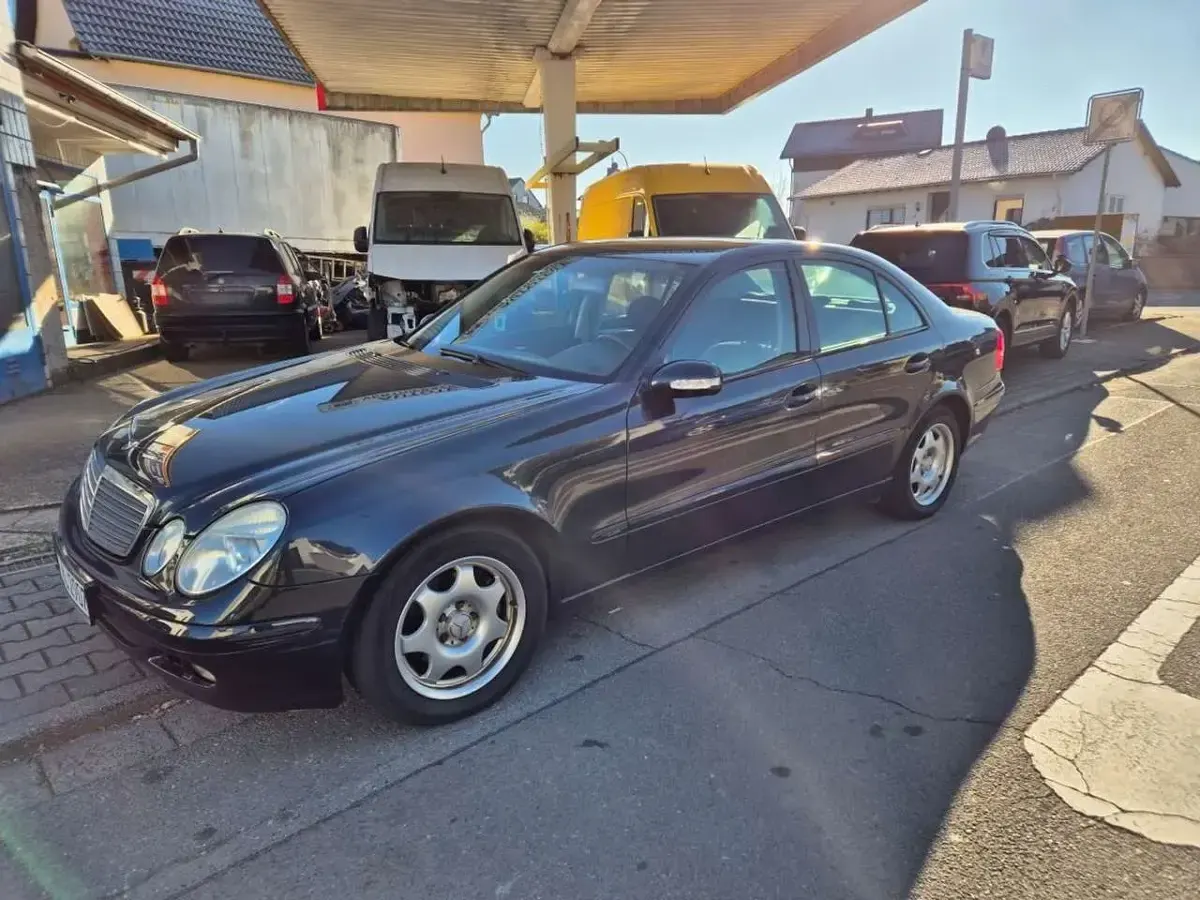 Occasion Mercedes E200 Classic 163 ch (119 kW) 2003 Bleue Berline