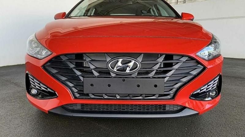 Gebraucht Hyundai i30 120 PS (88 kW) 2024 Rot Kleinwagen