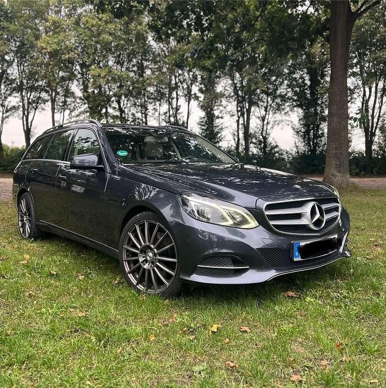 Grau Gebraucht 2013 Mercedes E350 Kombi | 10.500 € (Superpreis) - Bild 1/4