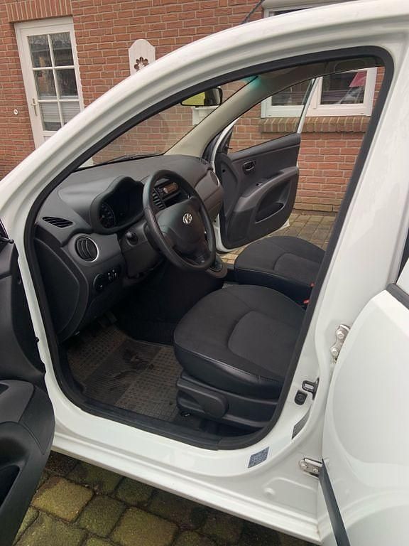 Gebraucht Hyundai i10 Classic 69 PS (50 kW) 2013 Weiß Kleinwagen