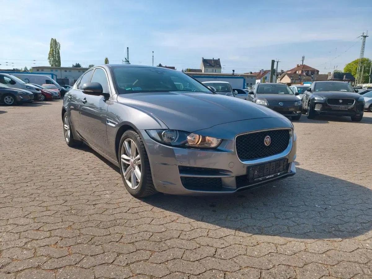 Gebraucht Jaguar XE Prestige 179 PS (131 kW) 2015 Grau Limousine