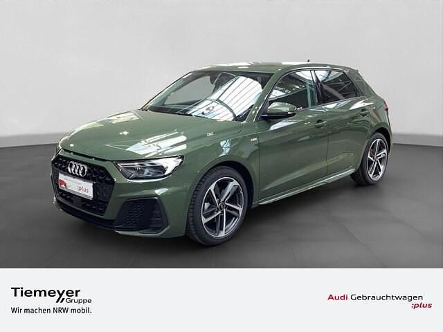 Distriktgrün metallic Gebraucht 2025 Audi A1 Sportback S-Line Kleinwagen | 27.290 € (Fairer Preis) - Bild 1/4