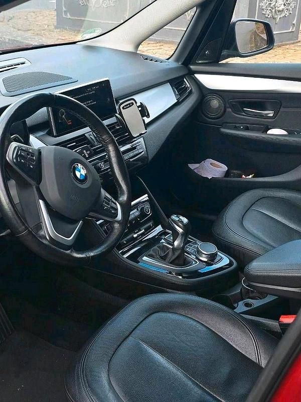 Gebraucht BMW 220 Advantage 190 PS (139 kW) 2016 Rot Van / Kleinbus