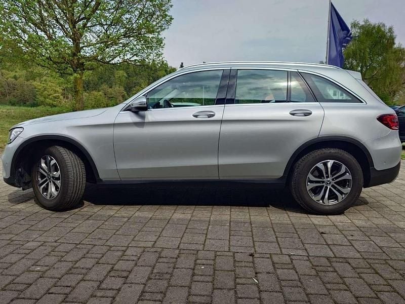 Gebraucht Mercedes GLC200 197 PS (144 kW) 2020 Iridiumsilber  metalliclack SUV