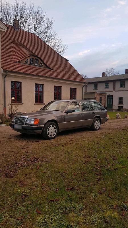 Gebraucht Mercedes 200 122 PS (89 kW) 1990 Braun Kombi