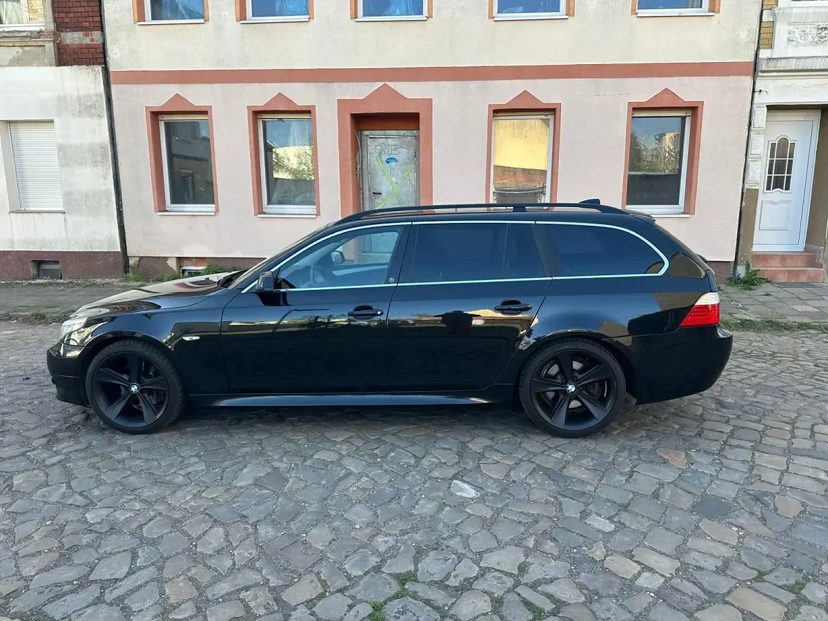 Gebraucht BMW 525 Sport Line 218 PS (160 kW) 2009 Schwarz Kombi