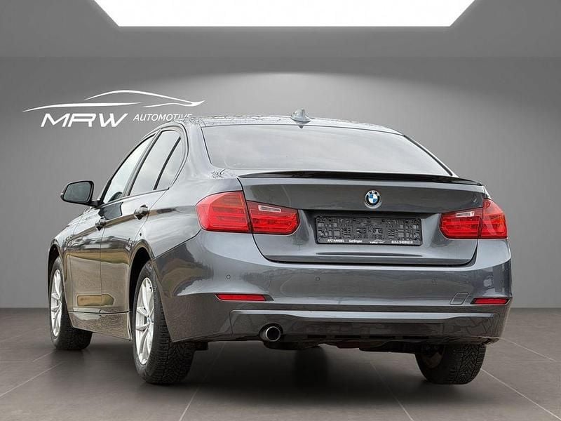 Gebraucht BMW 318 Comfort Edition 143 PS (105 kW) 2015 Grau Limousine