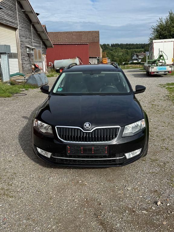 Schwarz Gebraucht 2015 Skoda Octavia Limousine | 6.999 € (Fairer Preis) - Bild 1/4