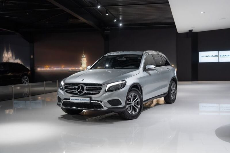 Iridiumsilber metalliclack Gebraucht 2016 Mercedes GLC250 Exclusive SUV | 25.980 € (Superpreis) - Bild 1/4